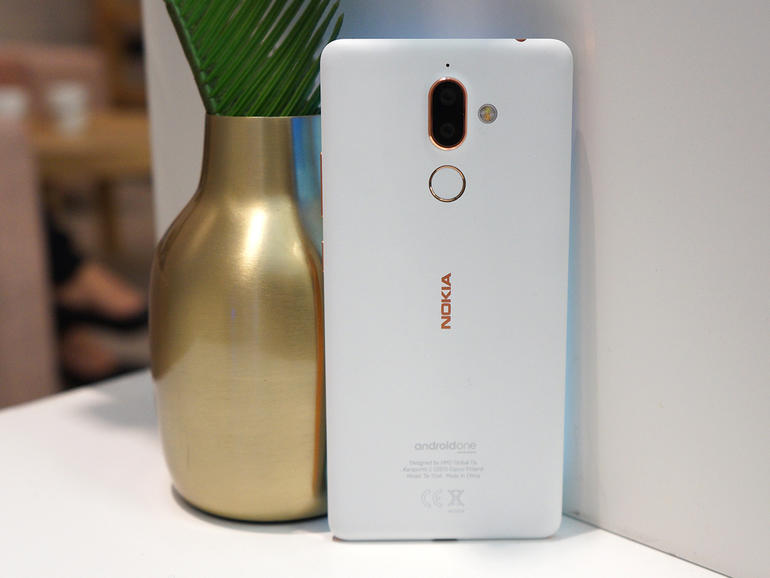 Nokia 7 Plus design: practically painted