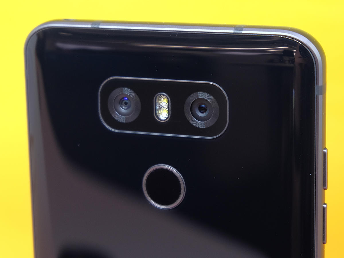 CAMERA SHOWDOWN