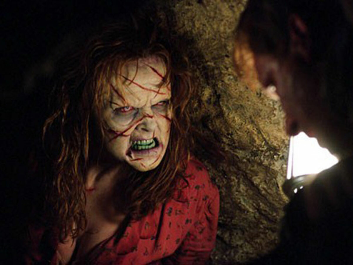 Dominion: The Prequel to the Exorcist (2005)