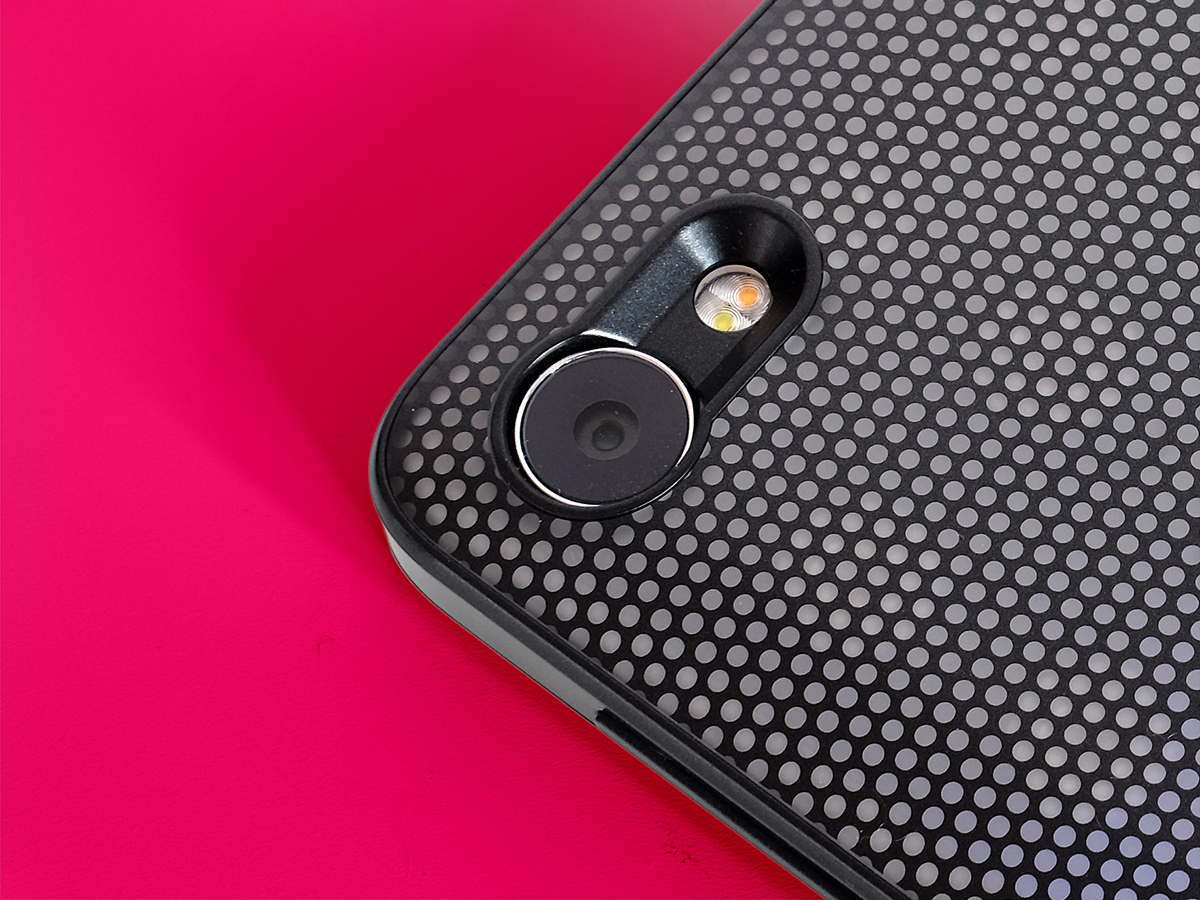 Alcatel A5-LED Camera: Slow and Steady Gets Bored and Walks Off