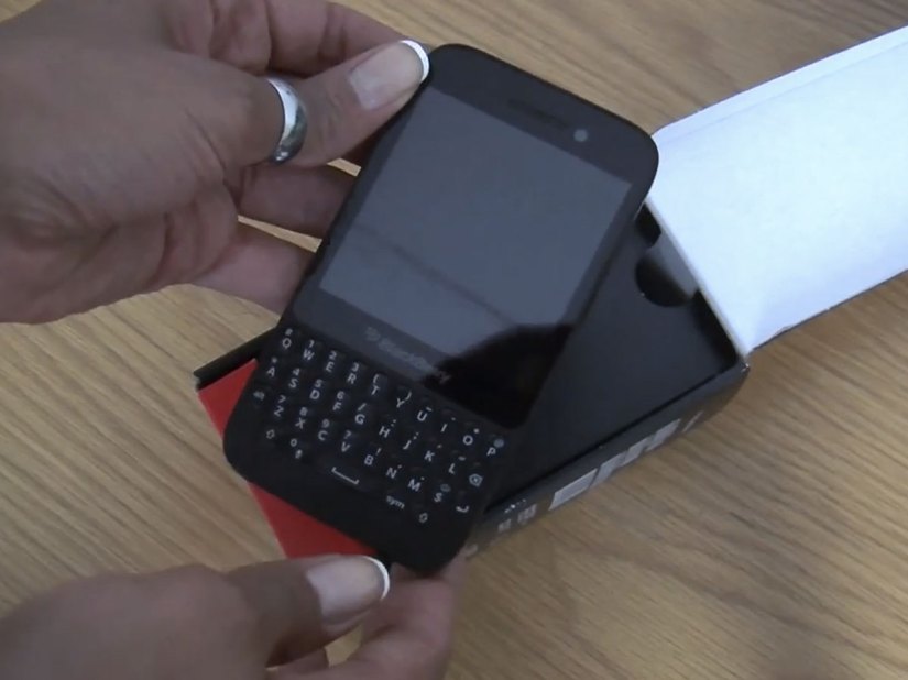 Unboxed: BlackBerry Q5, the affordable QWERTY-packed OS10 smartphone