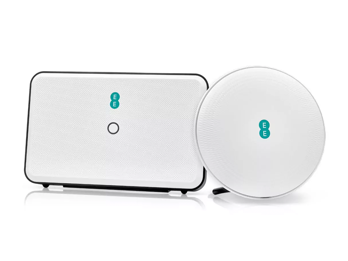 EE Smart Hub (Full Fibre Max 900 from £60/m)