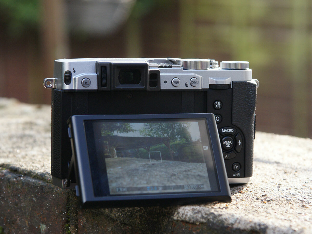 The electronic viewfinder and tilting screen are neat new additions