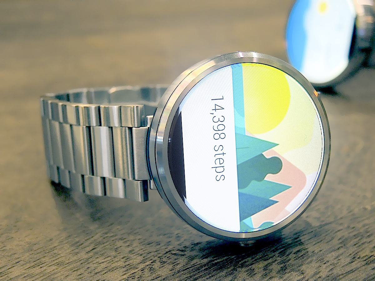 Which smartphone is best: Motorola Moto 360 vs LG G Watch R