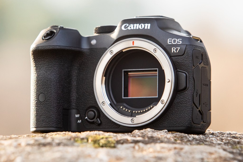 Canon EOS R7 body only sensor exposed