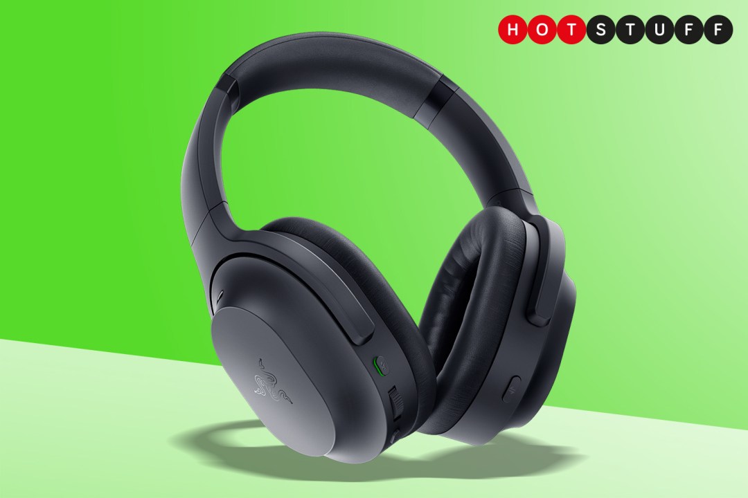 Stuff Razer Barracuda Pro hot stuff headphones on green background