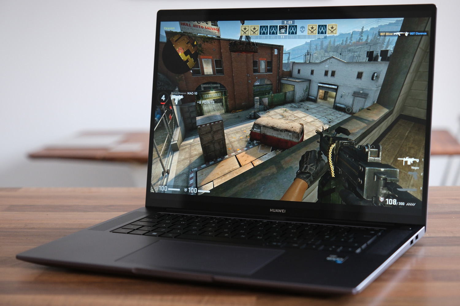 Huawei MateBook 16S playing Counter Strike