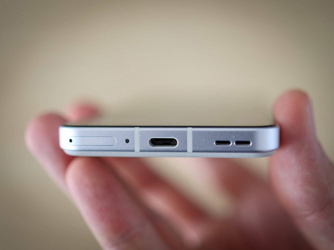 Asus Zenfone 9 USB-C port