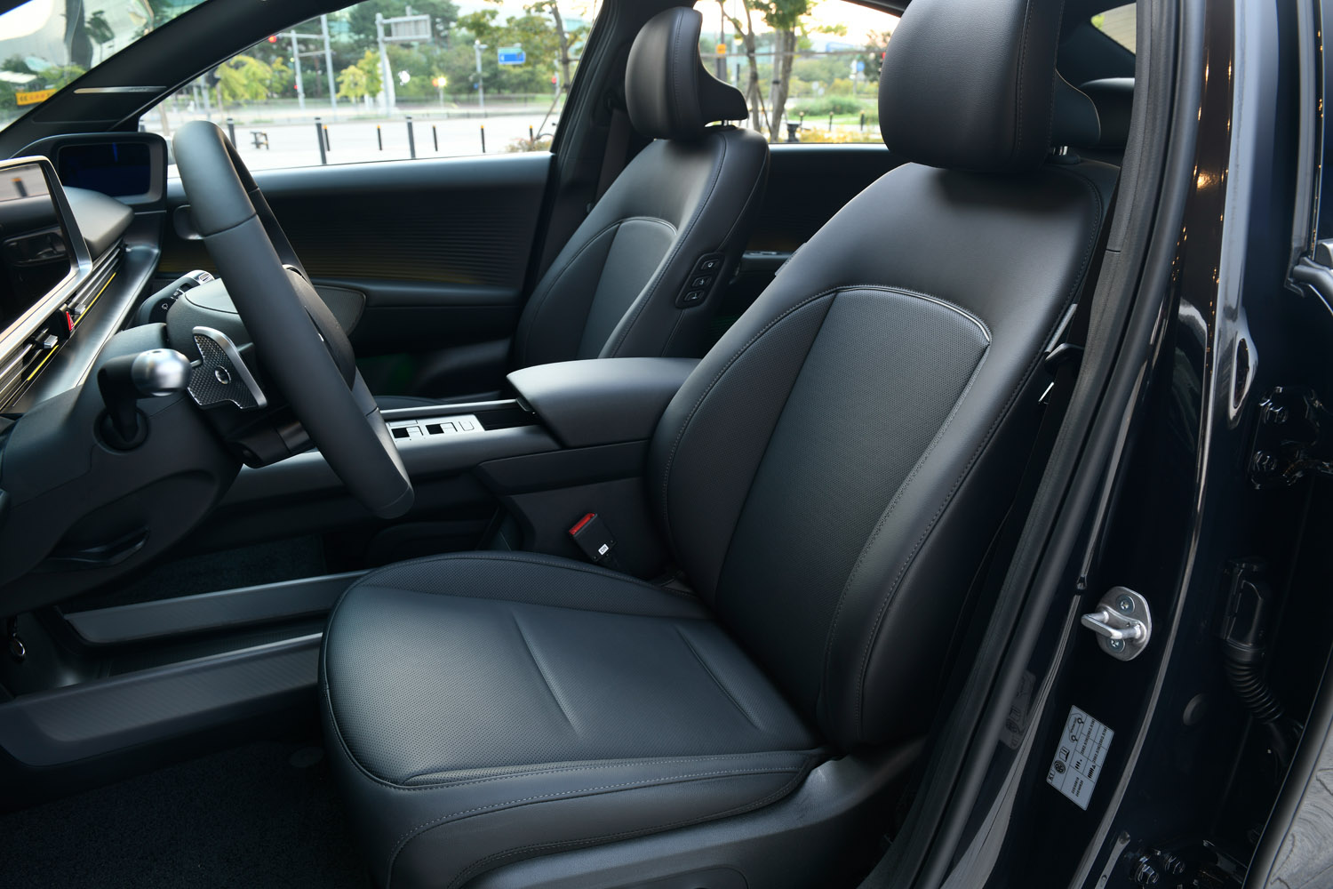 Hyundai Ioniq 6 front seats