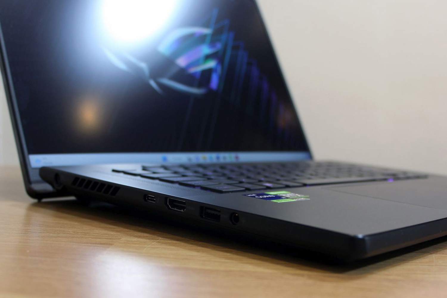 Asus ROG Zephyrus M16 2023 review ports left