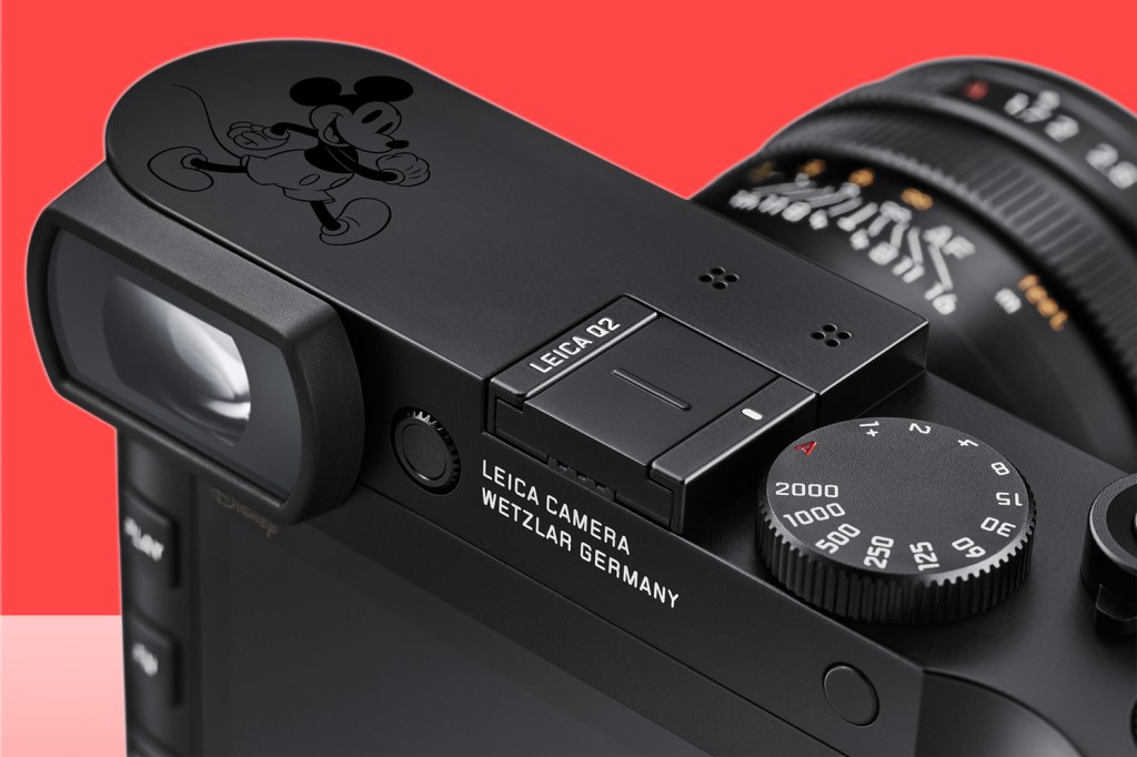 Leica Disney Q2 top plate