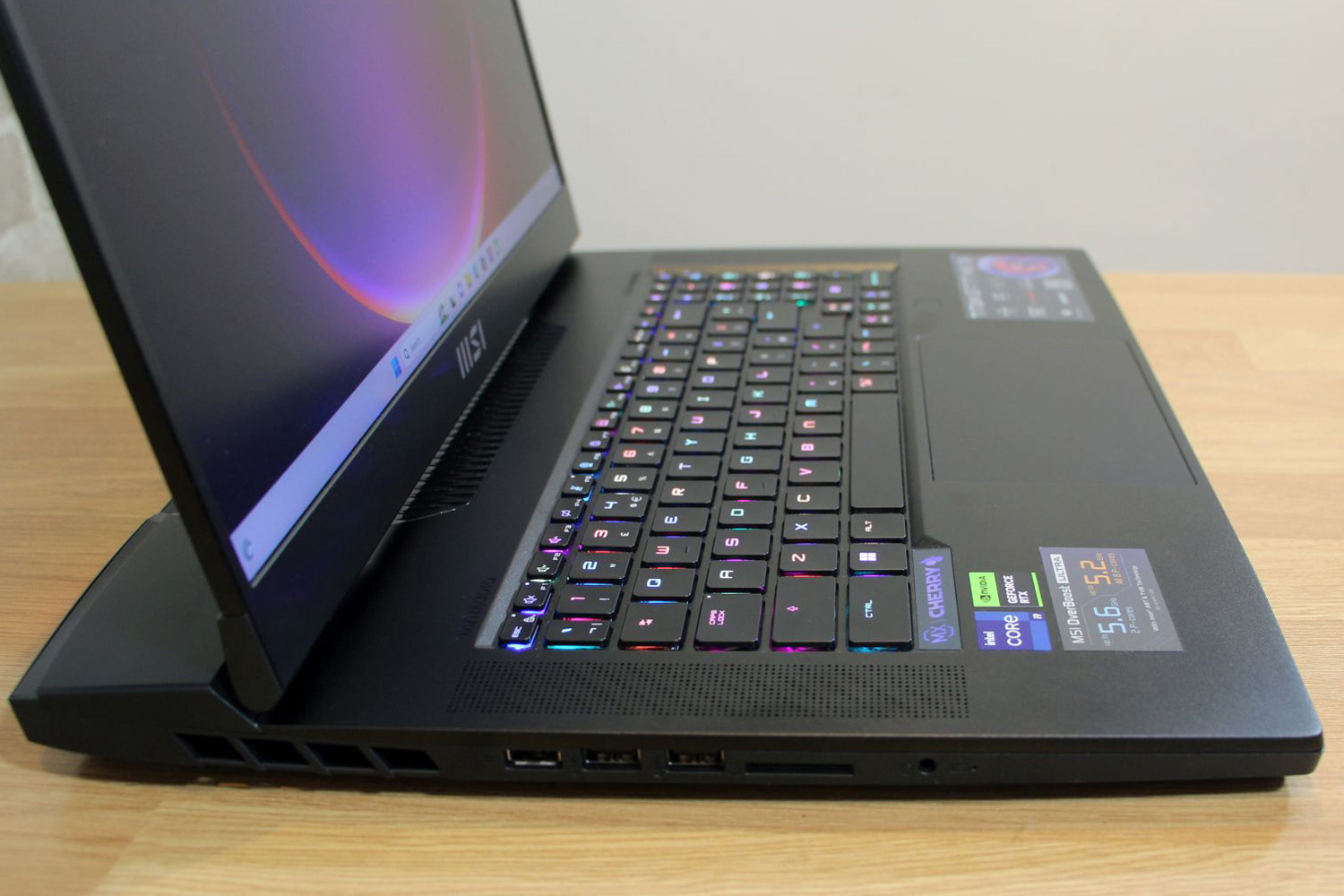 MSI Titan GT77 2023 side profile