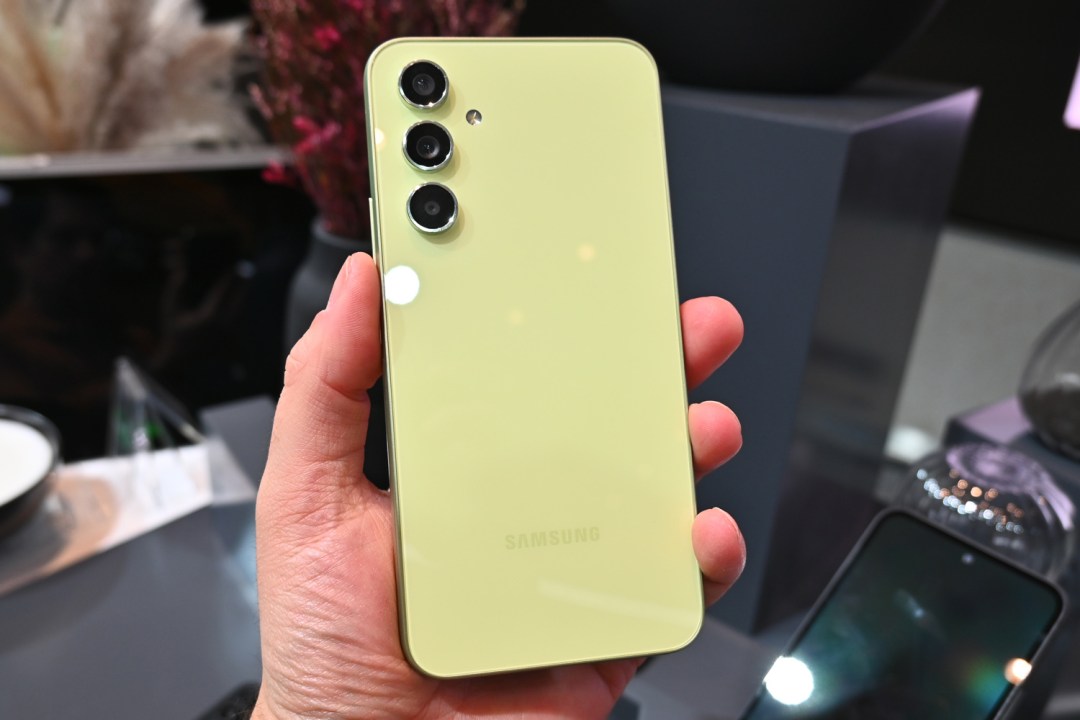 Samsung Galaxy A54 hands-on line rear