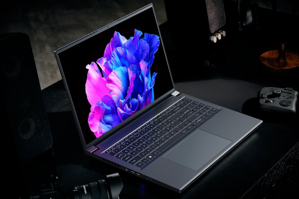 Acer Swift X 16 lifestyle