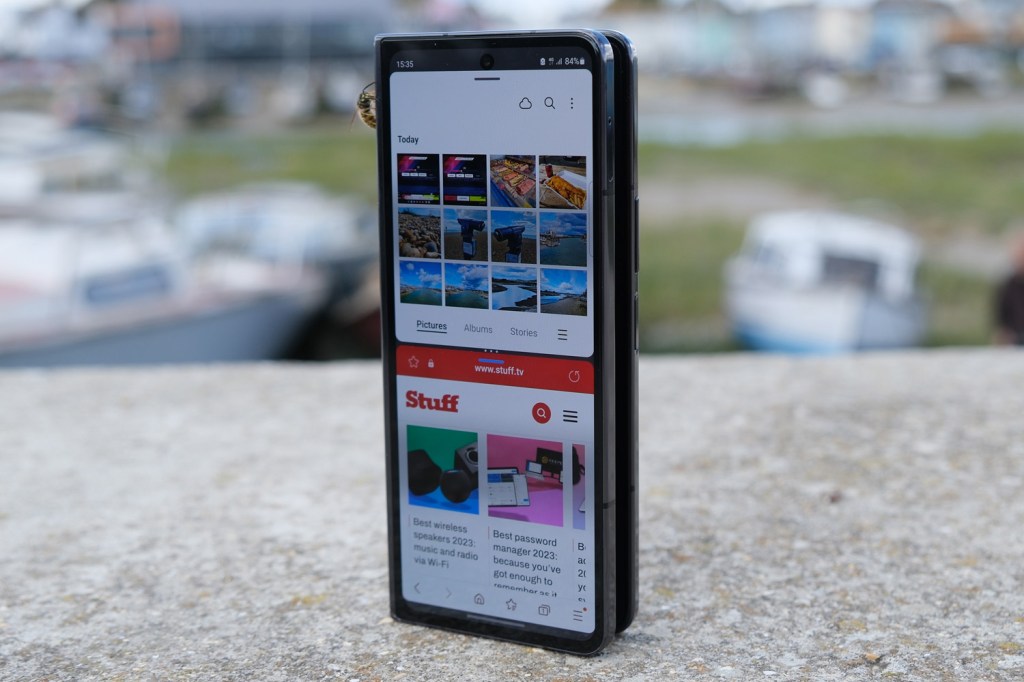 Samsung Galaxy Z Fold 5 review split screen front