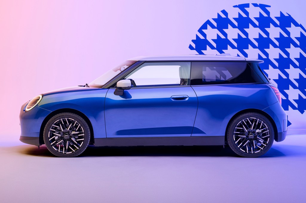 Mini Cooper Electric 2023 static side