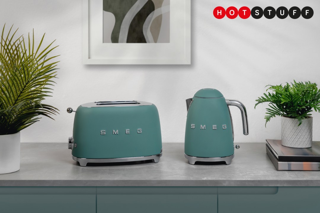 Smeg breakfast set in emerald green