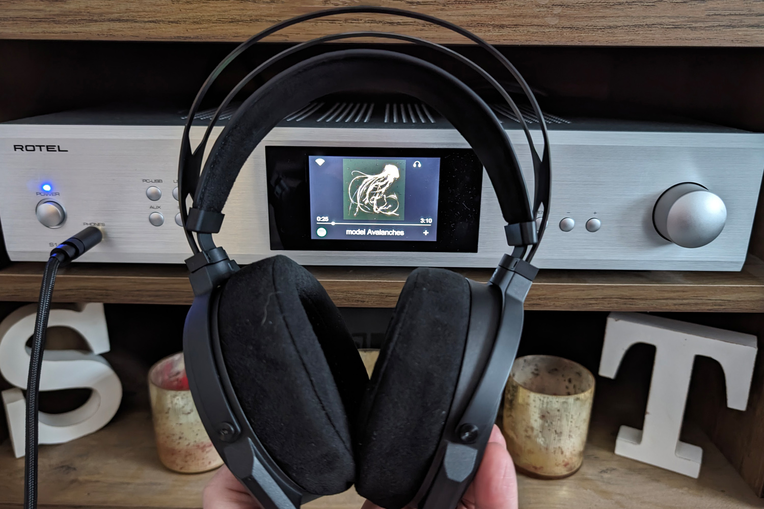 FiiO FT5 review listening 2