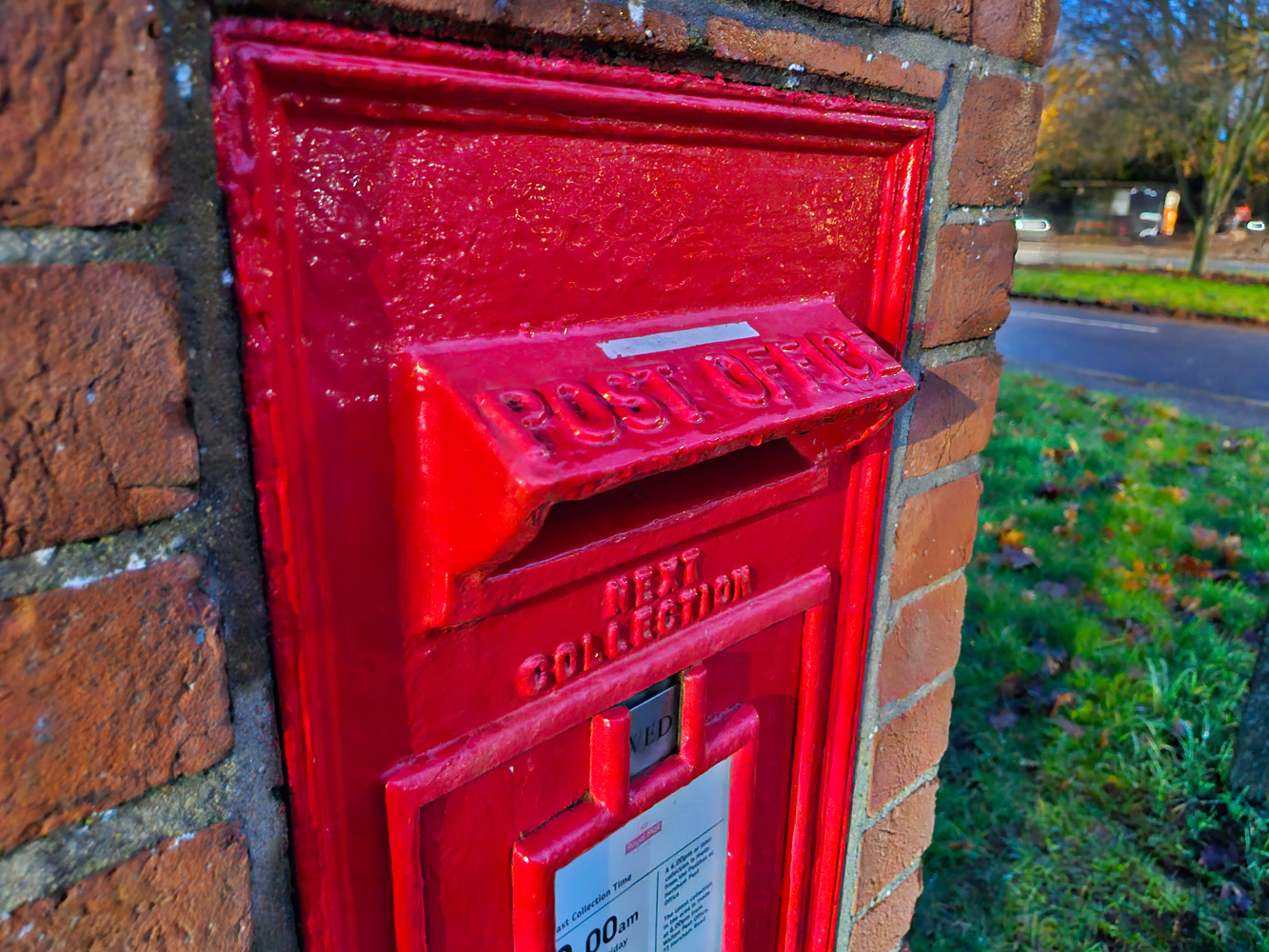 Samsung Galaxy S23 FE camera samples low light post box