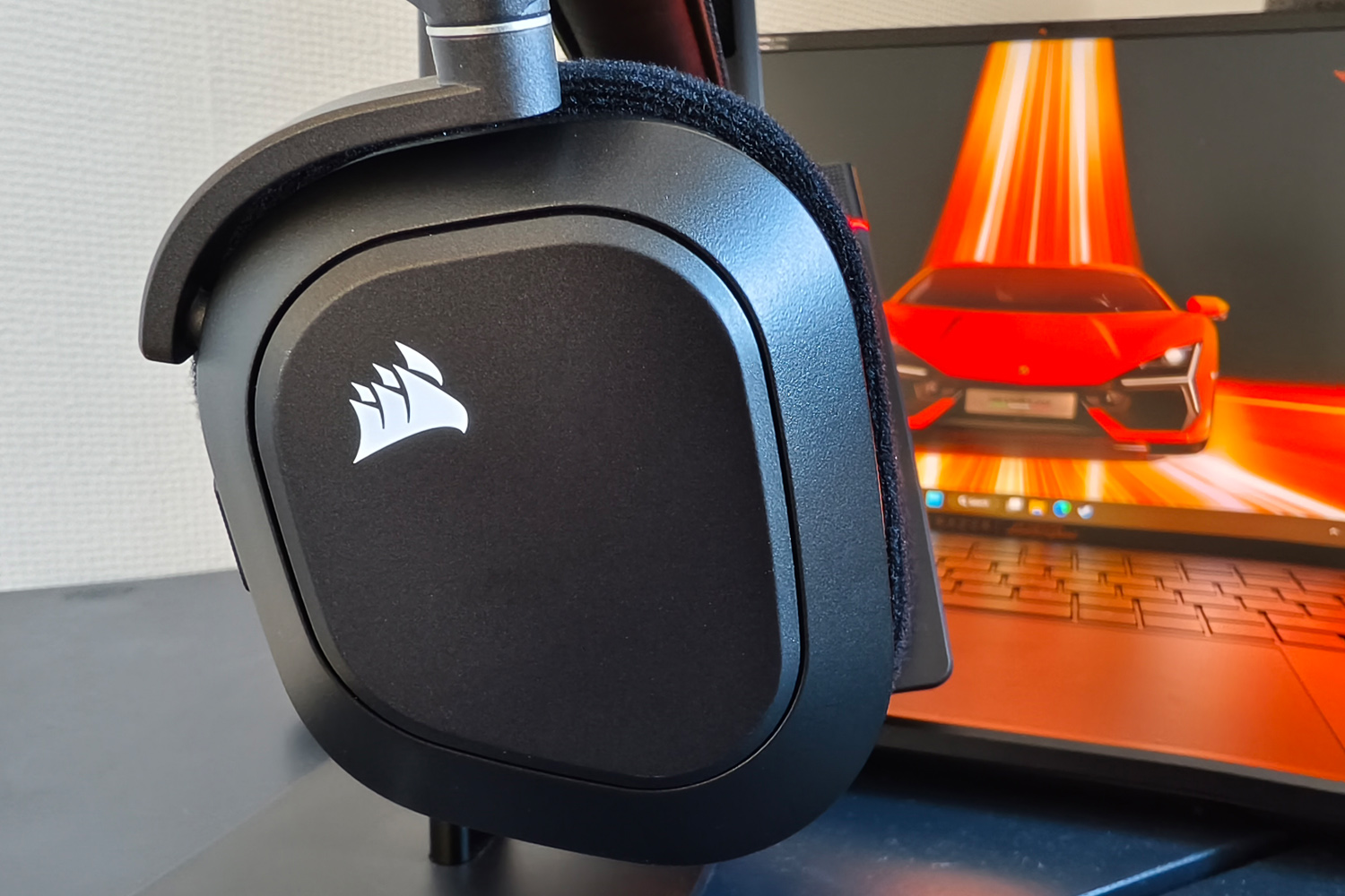 Corsair HS80 Max review ear cups