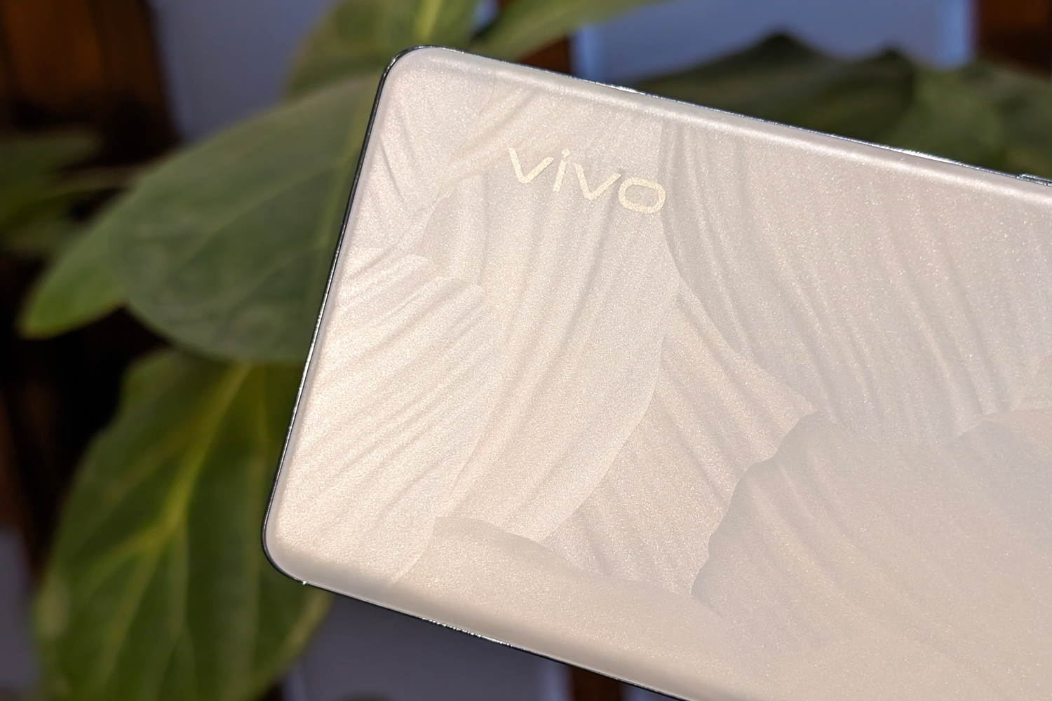 Vivo V30 Pro pearl finish