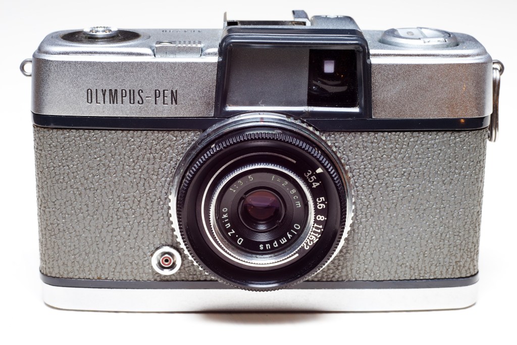 Olympus Pen
By Ashley Pomeroy - Own work, CC BY-SA 4.0, https://commons.wikimedia.org/w/index.php?curid=46768299