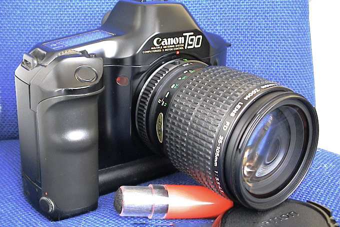 Canon T90
By Mohammed S. - http://i21.photobucket.com/albums/b254/mohammed99s/, CC BY-SA 2.5, https://commons.wikimedia.org/w/index.php?curid=394761