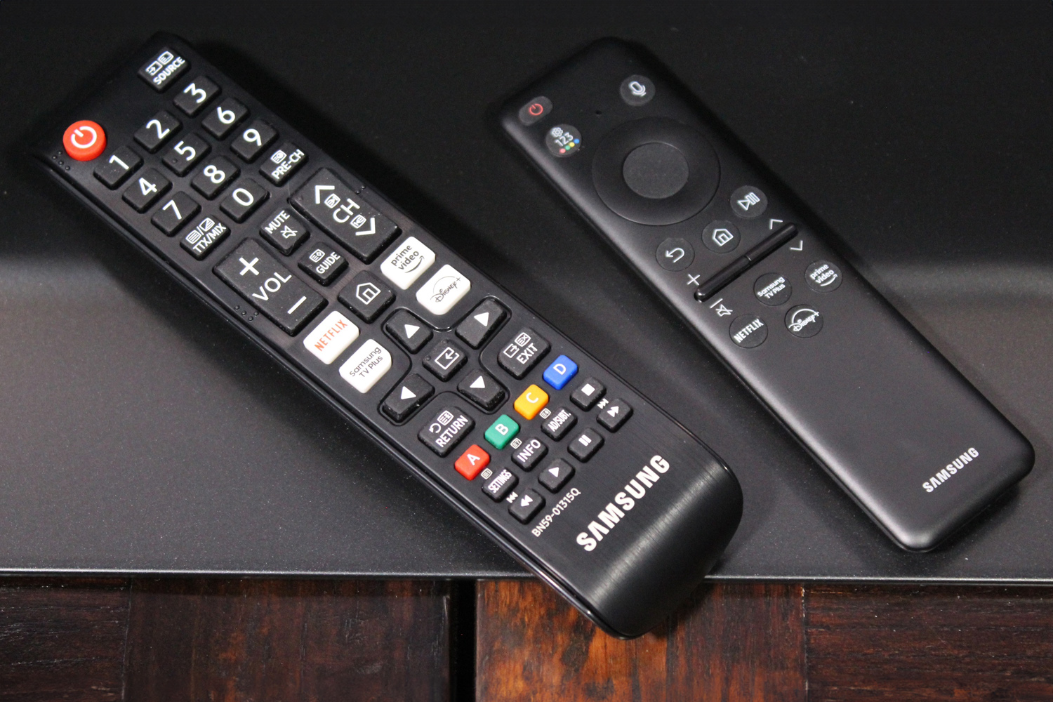 Samsung QN95D review Remotes