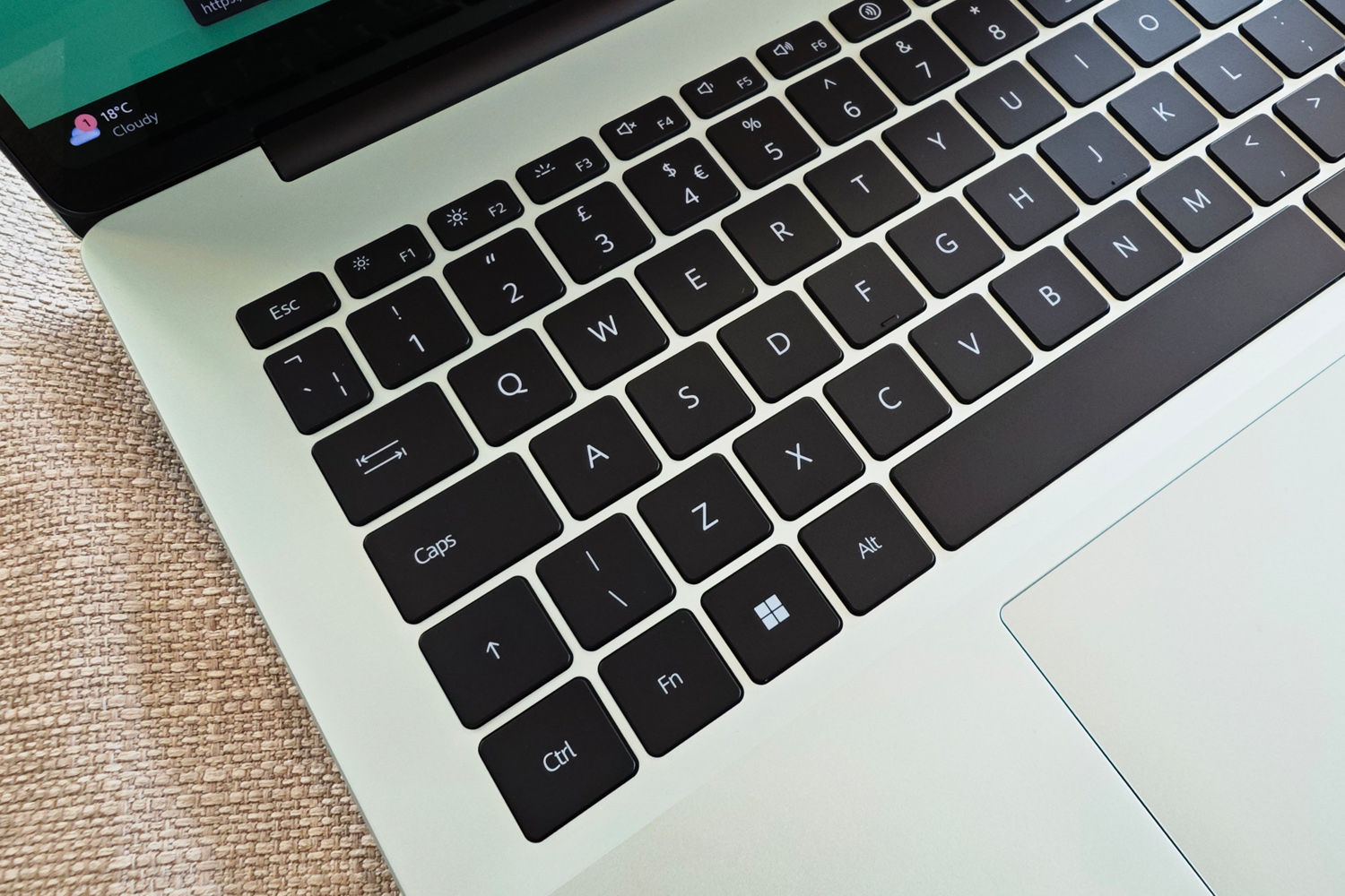 Huawei MateBook 14 2024 hands-on review keyboard keys